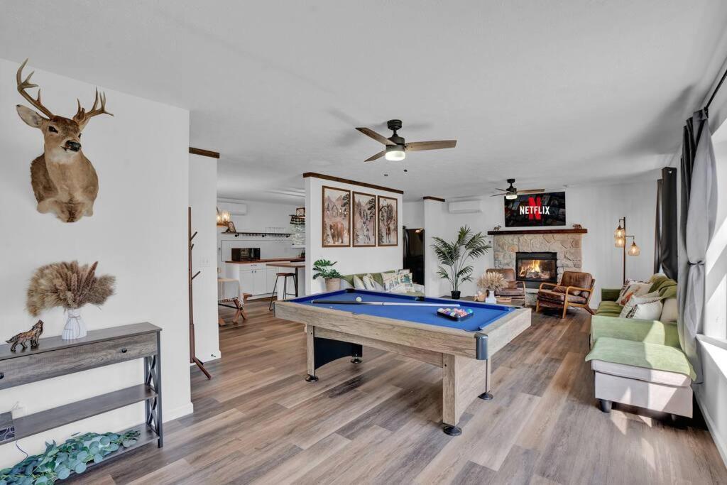 Pool Table - Game - Spacious In Poconos Apartment