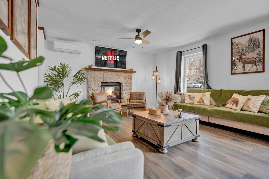 Pool Table - Game - Spacious In Poconos Apartment