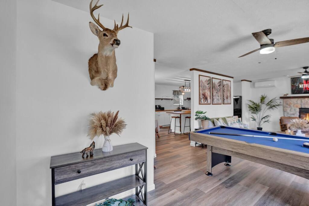 Pool Table - Game - Spacious In Poconos *