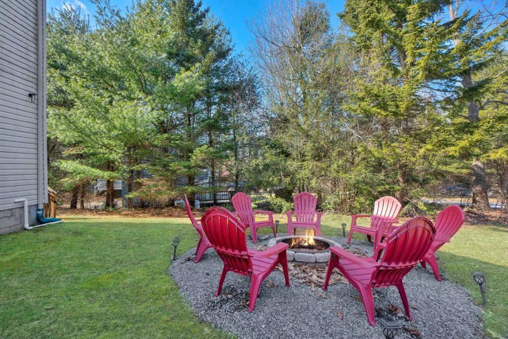 Pool Table - Game - Spacious In Poconos